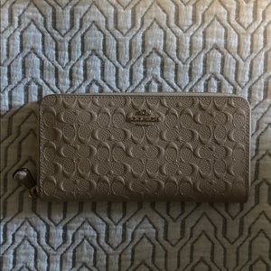 Coach Wallet (Dusty Pink color)
